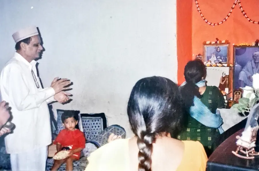 Datta Kaka with devotees or family during Ram-Nam gatherings. Archive still DPK_P1.38.