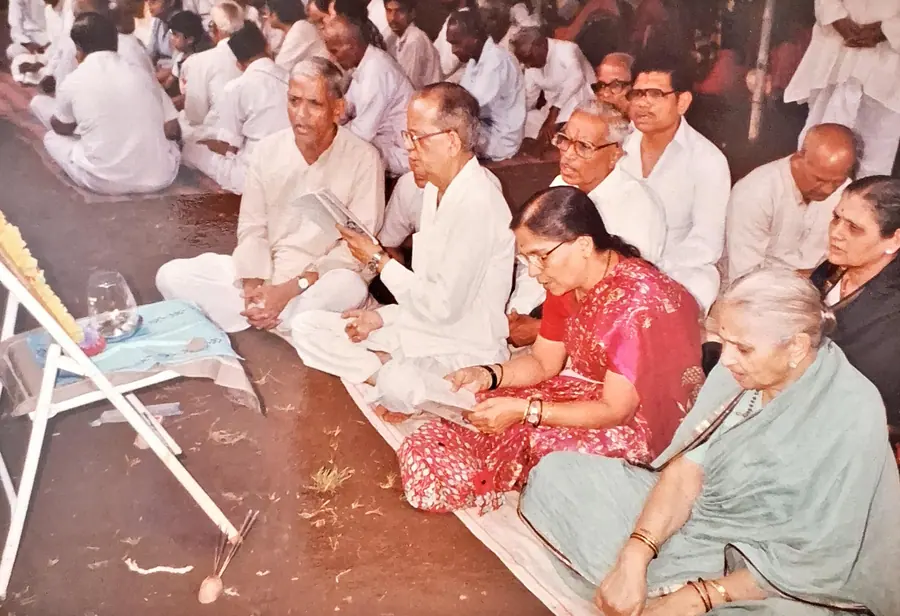 Datta Kaka with devotees or family during Ram-Nam gatherings. Archive still DPK_P1.52.