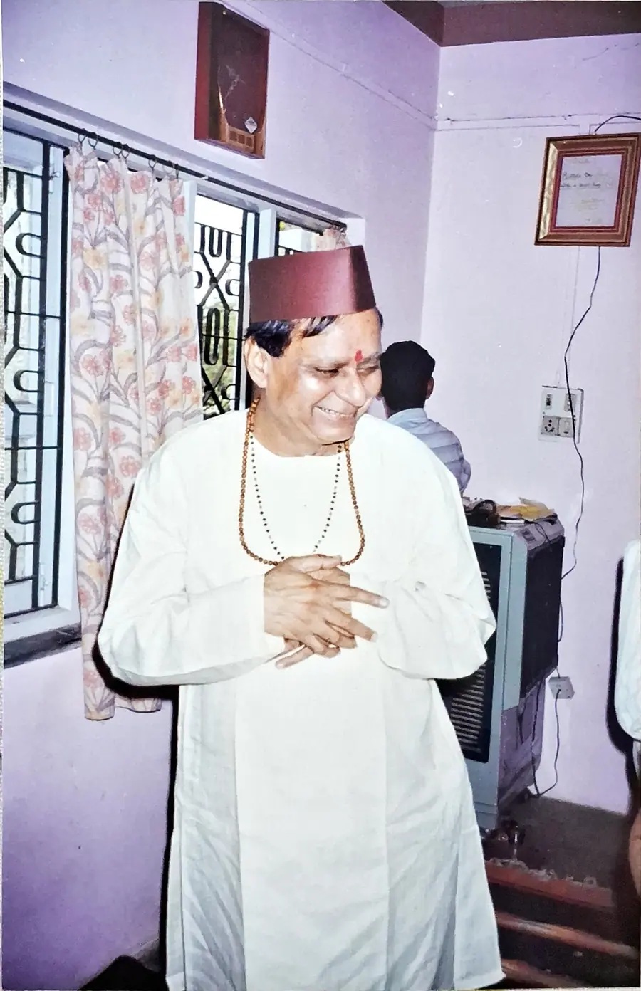 Portrait of Datta Kaka (Dattatray Pundalik Kulkarni, Namyogi). Archive still DPK_P1.6.